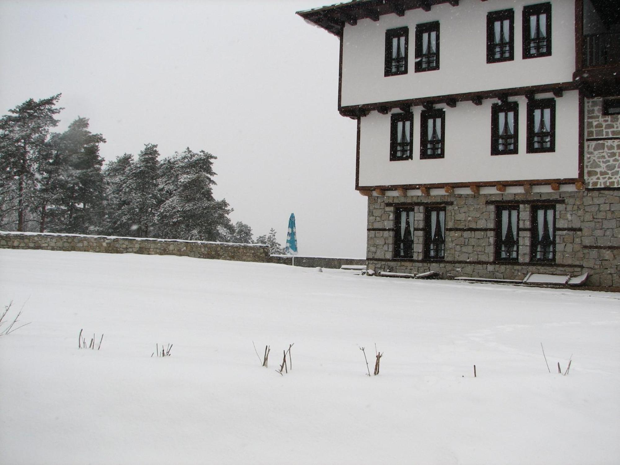 Family Hotel Kalifer คาโลเฟอร์ ภายนอก รูปภาพ